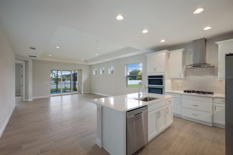 House in Bradenton, Florida 2 bedrooms, 151.34 sq.m. № 2232313 - photo 5