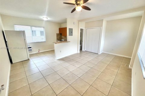 Студия в Майами, Флорида № 2046396