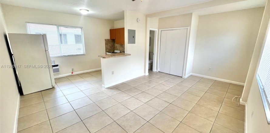 Студия в Майами, Флорида № 2046396