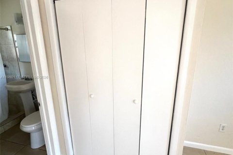 Снять в аренду квартиру в Майами, Флорида № 2046396 - фото 4