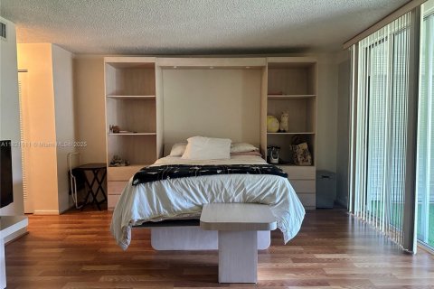 Купить кондоминиум в Майами, Флорида 1 спальня, 54.63м2, № 1983147 - фото 1