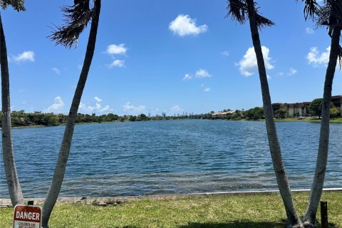 Купить кондоминиум в Майами, Флорида 1 спальня, 54.63м2, № 1983147 - фото 13