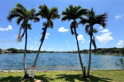 Купить кондоминиум в Майами, Флорида 1 спальня, 54.63м2, № 1983147 - фото 14