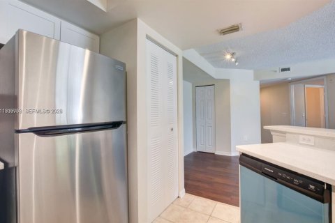 Снять в аренду кондоминиум в Уэст-Палм-Бич, Флорида 2 спальни, 95.32м2, № 1998817 - фото 5