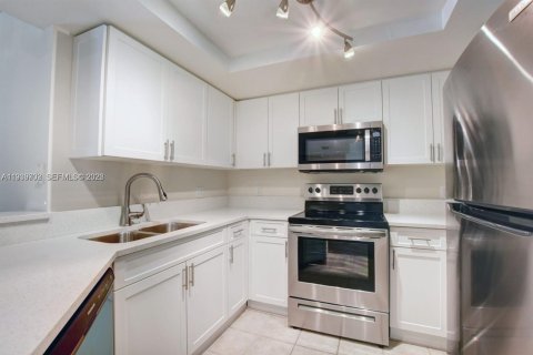 Снять в аренду кондоминиум в Уэст-Палм-Бич, Флорида 2 спальни, 95.32м2, № 1998817 - фото 2