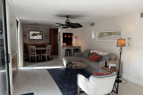 Condominio en alquiler en Sarasota, Florida, 1 dormitorio, 60.94 m2 № 1550094 - foto 3