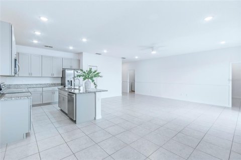 House in Mascotte, Florida 4 bedrooms, 177.26 sq.m. № 1795391 - photo 6