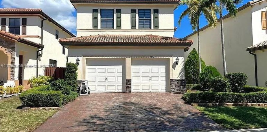 Дом в Катлер-Бей, Флорида 4 спальни, 182.83м2 № 2006424