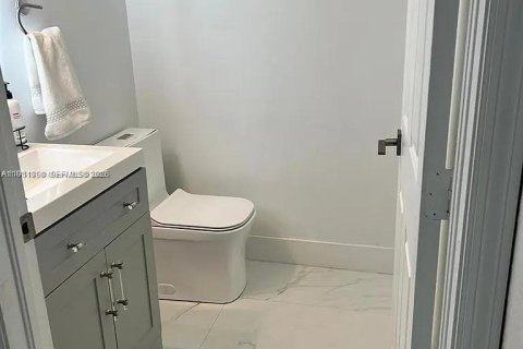 Снять в аренду виллу или дом в Катлер-Бей, Флорида 4 спальни, 182.83м2, № 2006424 - фото 5