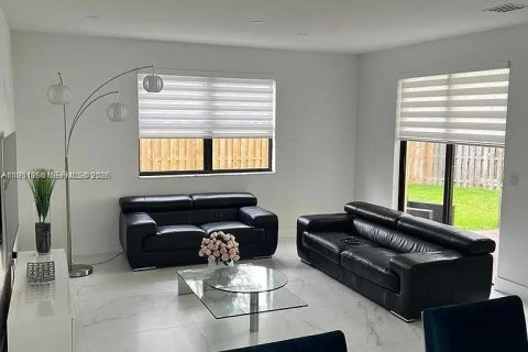 Снять в аренду виллу или дом в Катлер-Бей, Флорида 4 спальни, 182.83м2, № 2006424 - фото 4