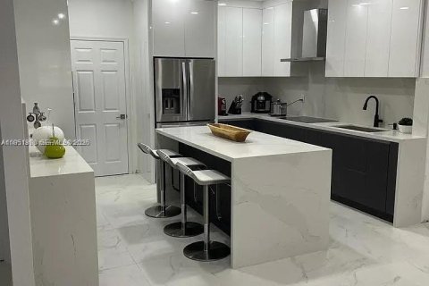 Снять в аренду виллу или дом в Катлер-Бей, Флорида 4 спальни, 182.83м2, № 2006424 - фото 2