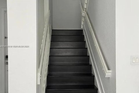 Снять в аренду виллу или дом в Катлер-Бей, Флорида 4 спальни, 182.83м2, № 2006424 - фото 7