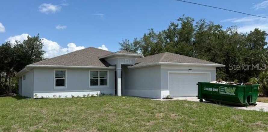 House in Port Charlotte, Florida 4 bedrooms, 177.81 sq.m. № 1751429