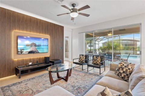 Casa en venta en Kissimmee, Florida, 6 dormitorios, 320.61 m2 № 2195531 - foto 4