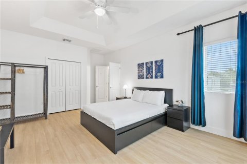 Casa en venta en Kissimmee, Florida, 6 dormitorios, 320.61 m2 № 2195531 - foto 21
