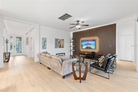 Casa en venta en Kissimmee, Florida, 6 dormitorios, 320.61 m2 № 2195531 - foto 5
