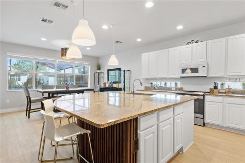 Casa en venta en Kissimmee, Florida, 6 dormitorios, 320.61 m2 № 2195531 - foto 7