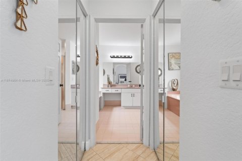 Villa ou maison à vendre à Miami, Floride: 3 chambres, 167.5 m2 № 1924372 - photo 25