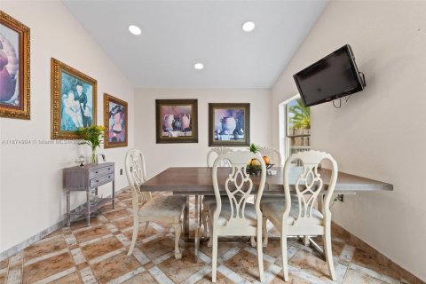 Villa ou maison à vendre à Miami, Floride: 3 chambres, 167.5 m2 № 1924372 - photo 11