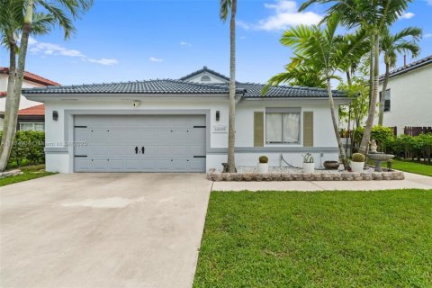 Villa ou maison à vendre à Miami, Floride: 3 chambres, 167.5 m2 № 1924372 - photo 1