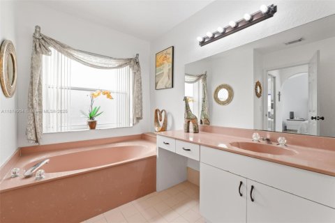 Villa ou maison à vendre à Miami, Floride: 3 chambres, 167.5 m2 № 1924372 - photo 29