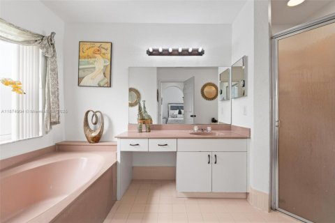 Villa ou maison à vendre à Miami, Floride: 3 chambres, 167.5 m2 № 1924372 - photo 27