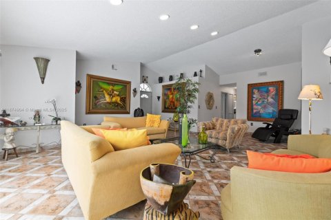 Villa ou maison à vendre à Miami, Floride: 3 chambres, 167.5 m2 № 1924372 - photo 8