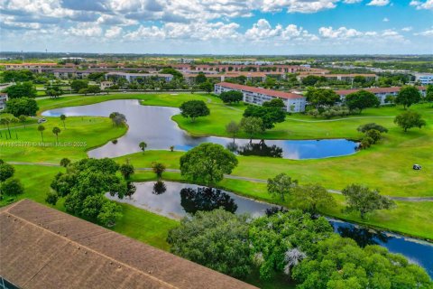 Copropriété à vendre à Pembroke Pines, Floride: 2 chambres, 88.54 m2 № 1981836 - photo 18