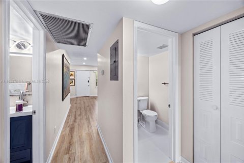 Copropriété à vendre à Pembroke Pines, Floride: 2 chambres, 88.54 m2 № 1981836 - photo 12