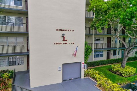 Copropriété à vendre à Pembroke Pines, Floride: 2 chambres, 88.54 m2 № 1981836 - photo 1