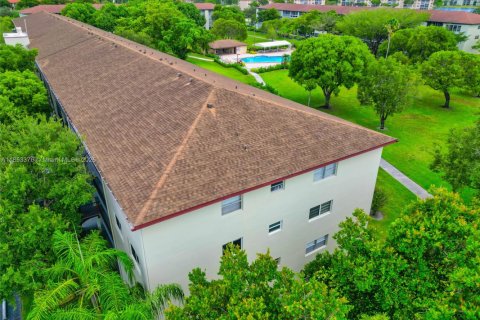 Copropriété à vendre à Pembroke Pines, Floride: 2 chambres, 88.54 m2 № 1981836 - photo 16