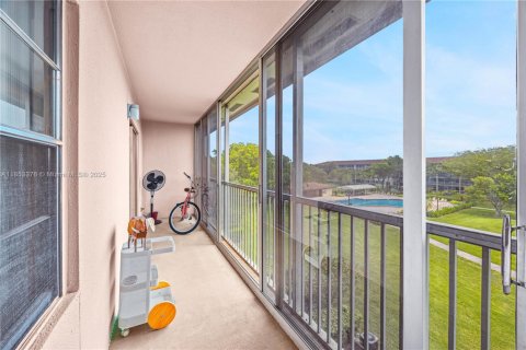 Copropriété à vendre à Pembroke Pines, Floride: 2 chambres, 88.54 m2 № 1981836 - photo 2