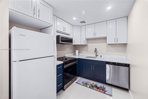 Copropriété à vendre à Pembroke Pines, Floride: 2 chambres, 88.54 m2 № 1981836 - photo 9