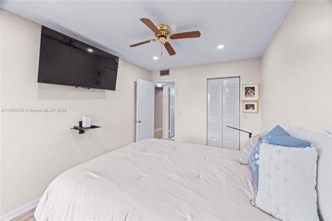 Copropriété à vendre à Pembroke Pines, Floride: 2 chambres, 88.54 m2 № 1981836 - photo 15