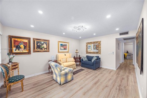 Copropriété à vendre à Pembroke Pines, Floride: 2 chambres, 88.54 m2 № 1981836 - photo 4