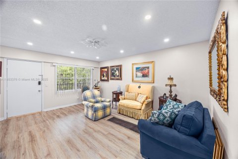 Copropriété à vendre à Pembroke Pines, Floride: 2 chambres, 88.54 m2 № 1981836 - photo 5