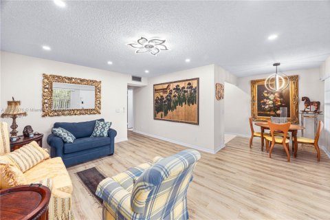 Copropriété à vendre à Pembroke Pines, Floride: 2 chambres, 88.54 m2 № 1981836 - photo 6