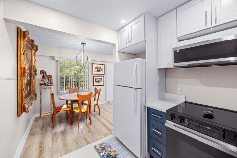 Copropriété à vendre à Pembroke Pines, Floride: 2 chambres, 88.54 m2 № 1981836 - photo 8