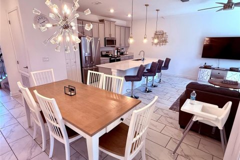 Adosado en venta en Kissimmee, Florida, 4 dormitorios, 177.81 m2 № 2108379 - foto 8