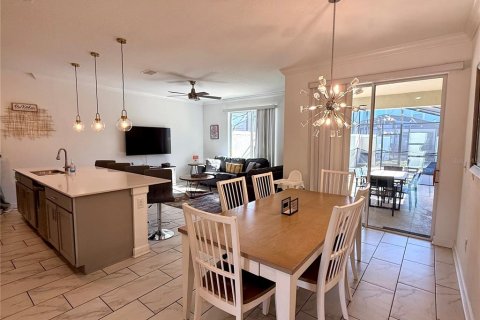 Adosado en venta en Kissimmee, Florida, 4 dormitorios, 177.81 m2 № 2108379 - foto 2