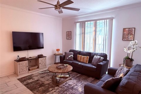 Adosado en venta en Kissimmee, Florida, 4 dormitorios, 177.81 m2 № 2108379 - foto 9