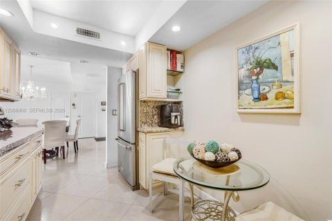 Condo in South Palm Beach, Florida, 2 bedrooms  № 2074521 - photo 5