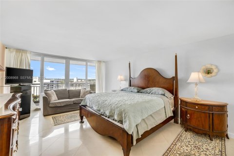 Condo in South Palm Beach, Florida, 2 bedrooms  № 2074521 - photo 9