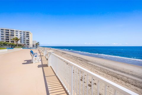 Condo in South Palm Beach, Florida, 2 bedrooms  № 2074521 - photo 28