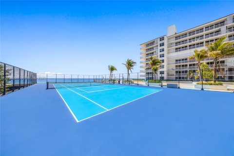 Condo in South Palm Beach, Florida, 2 bedrooms  № 2074521 - photo 30