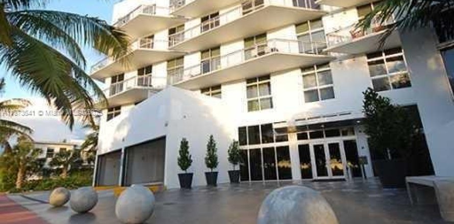Кондоминиум с 1 спальней в Майами-Бич, Флорида № 1928929