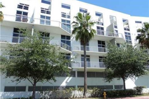 Снять в аренду кондоминиум в Майами-Бич, Флорида 1 спальня, 75.72м2, № 1928929 - фото 2