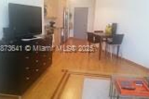 Снять в аренду кондоминиум в Майами-Бич, Флорида 1 спальня, 75.72м2, № 1928929 - фото 3