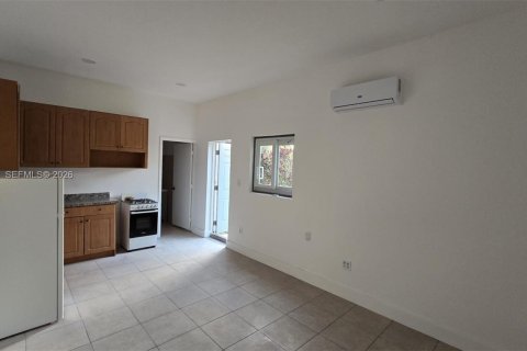 Commercial property in Miami, Florida 131.83 sq.m. № 2005344 - photo 5