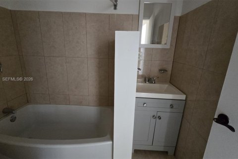 Commercial property in Miami, Florida 131.83 sq.m. № 2005344 - photo 6